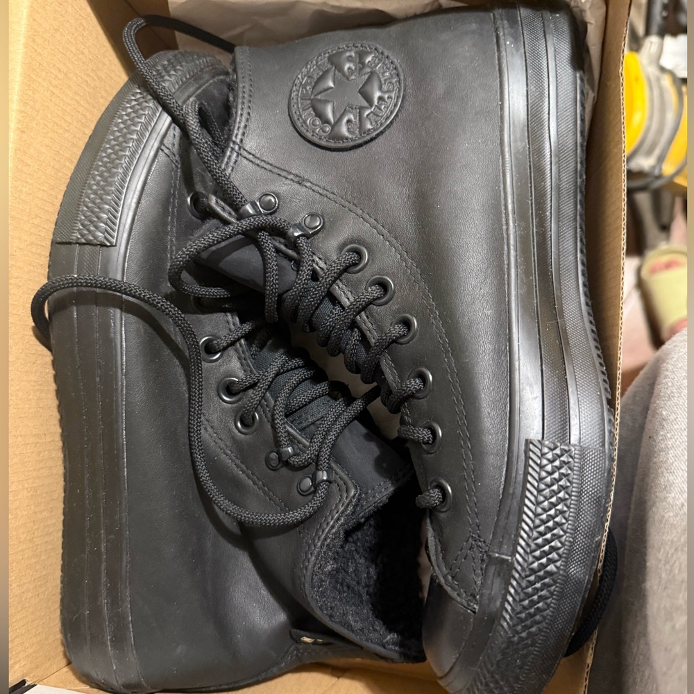 Converse size 6M 8W